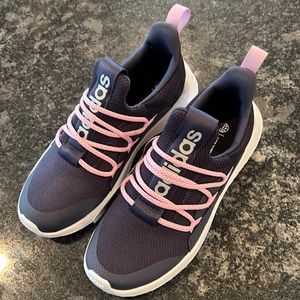 Girls NWT ADIDAS LITE RACER SIZE US 4